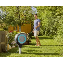 Tuinslangbox RollUp - M - 20m - Blauw - Gardena -FloraHome Verkoopwinkel tuinslangbox rollup m 20m blauw gardena 7 7