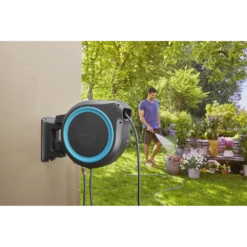 Wandslangenbox RollUp - M/L - 25m - Blauw - Gardena -FloraHome Verkoopwinkel wandslangenbox rollup m l 25m blauw gardena 6 7